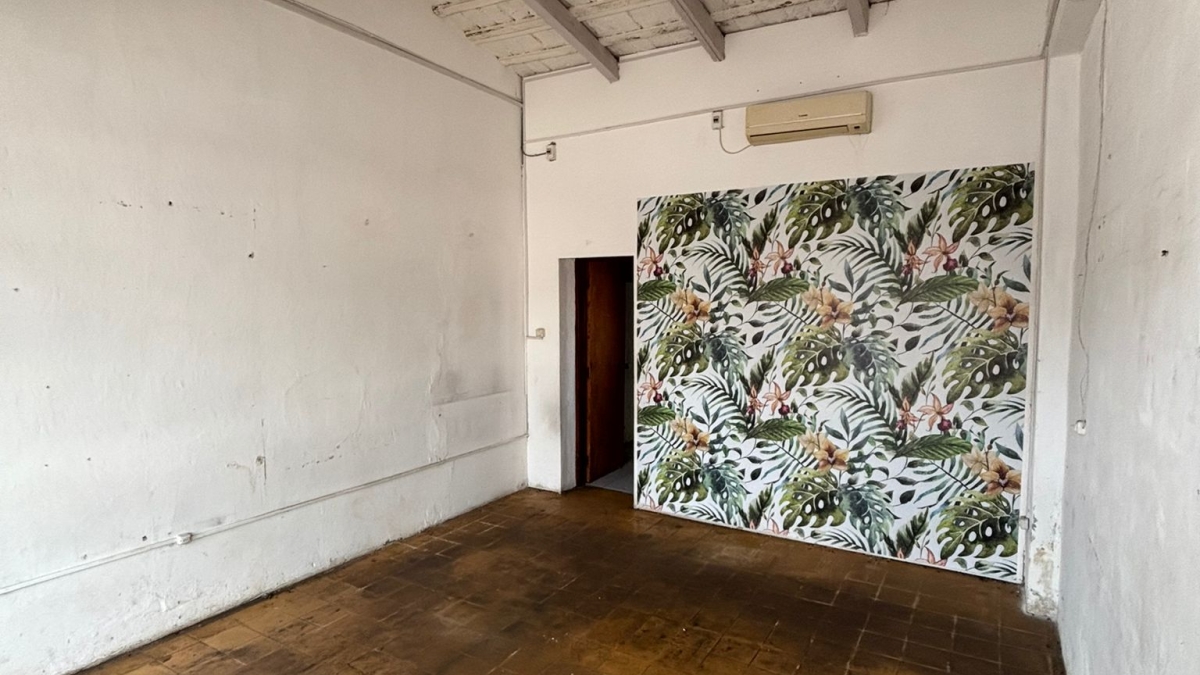 Imagen 2 Local comercial en calle 18 de julio.