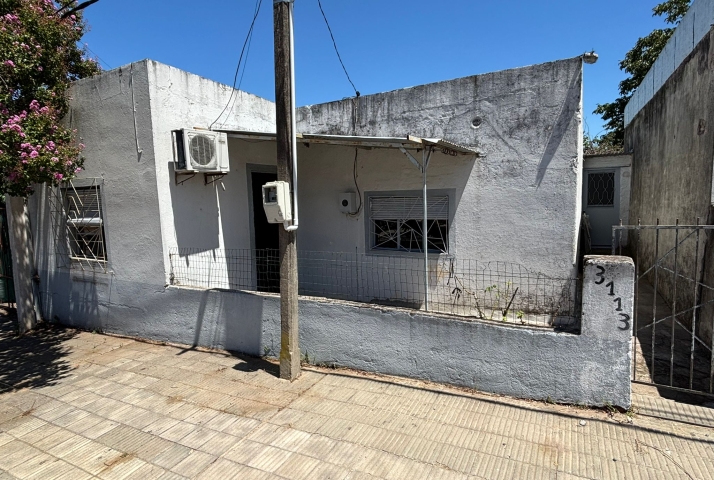 Casa de 2 dormitorios ,Capdevielle y España.