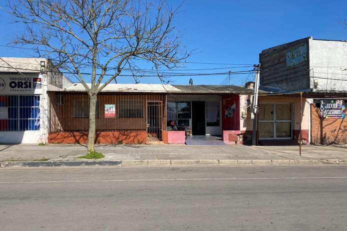 Casa en venta de  2 dormitorios, con 2 locales.